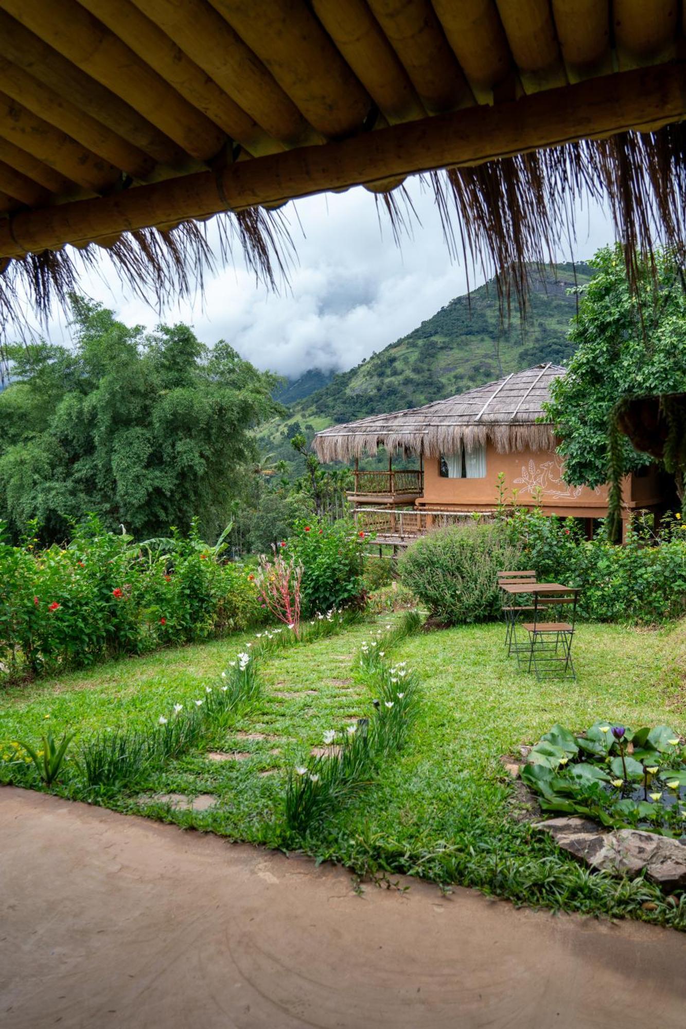 Hotel The Mudhouse Marayoor à Munnar Extérieur photo