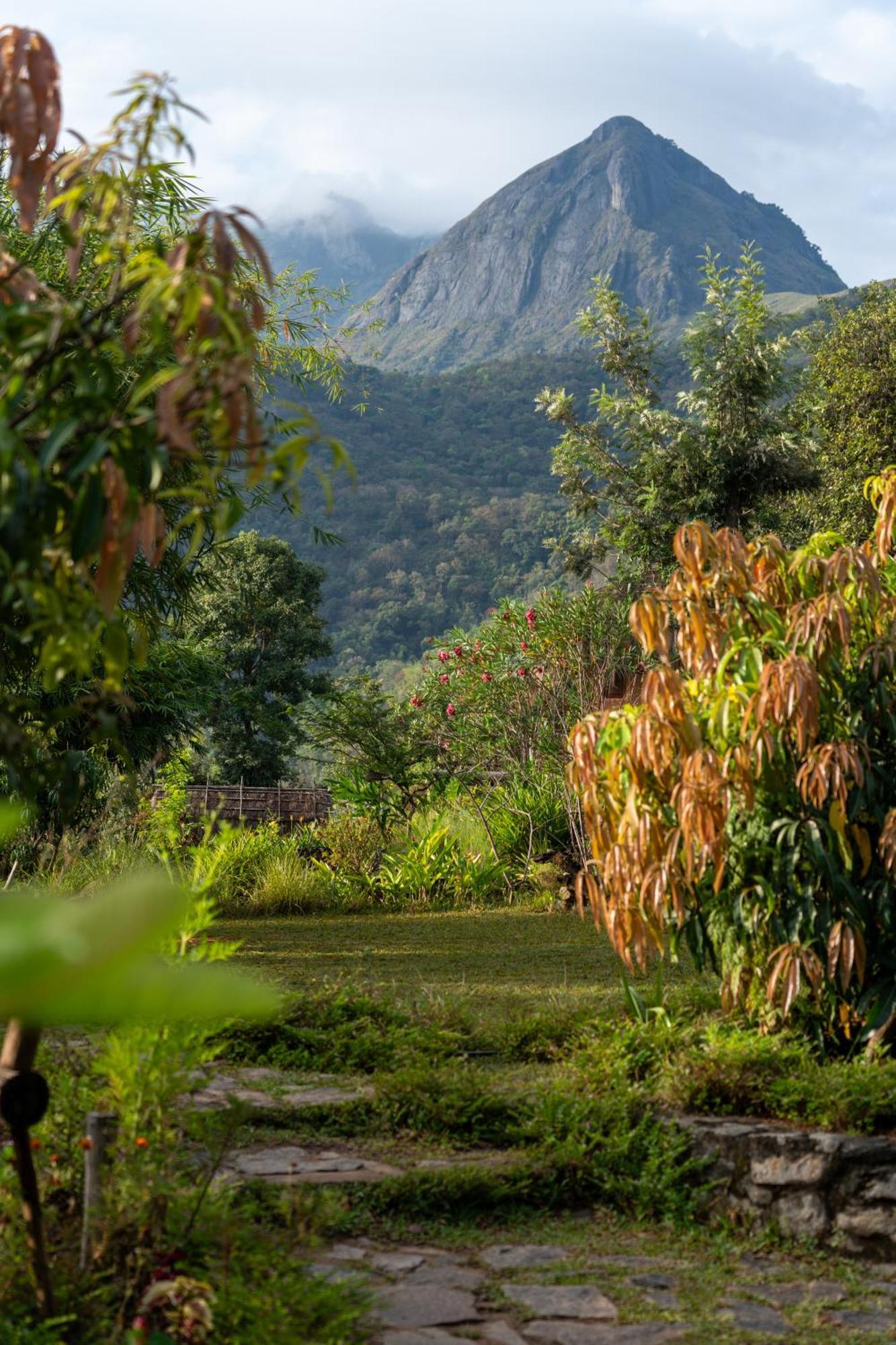 Hotel The Mudhouse Marayoor à Munnar Extérieur photo